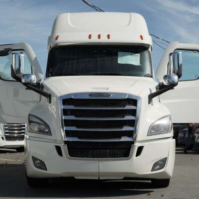 Freightliner Cascadia 2023